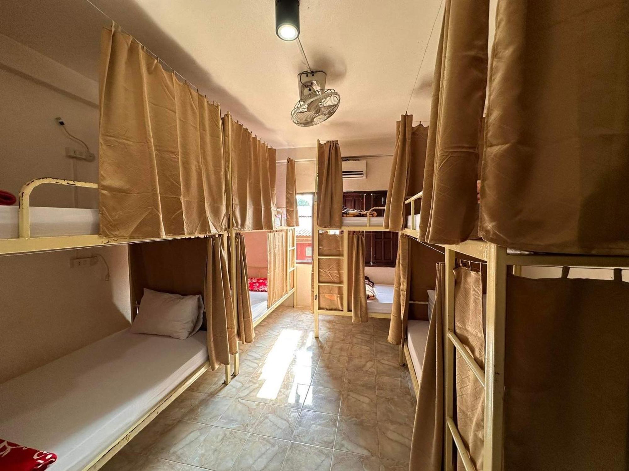 Vongprachan Backpackers Hostel Luang Prabang Exterior photo