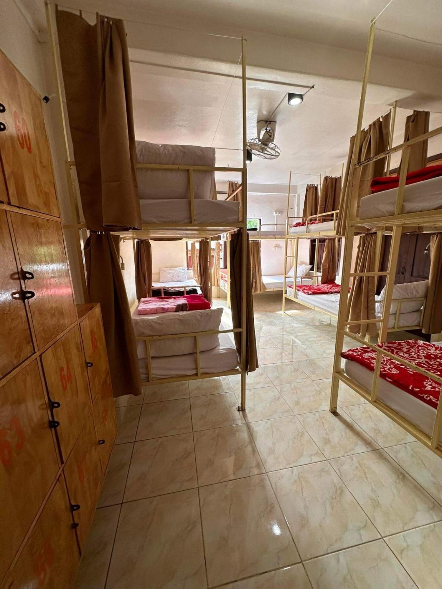 Vongprachan Backpackers Hostel Luang Prabang Exterior photo